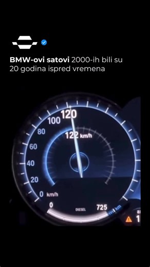 AutoZona - Oglašavanje vozila ® on Instagram: "Još početkom 2000-ih, BMW je već radio stvari drugačije. E65 7-Series (2001) i kasnije E60 5-Series zakoračili su u novu dimenziju sa jednim od prvih potpuno digitalnih instrumenata ikada ugrađenih u serijsku proizvodnju. Dok su svi ostali još koristili analogne pokazivače, BMW je predstavio ekran baziran sistem koji je spajao retro dizajn mjernih instrumenata sa tehnologijom ranih 2000-ih — niska rezolucija po današnjim standardima, ali daleko ispr