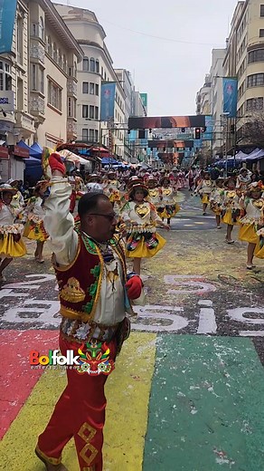 La Entrada del Gran Poder es una festividad religiosa y cultural que se celebra en La Paz, Bolivia, cada año entre mayo y junio La festividad gira en torno a la imagen del Señor Jesús del Gran Poder, una devoción que se arraigó en La Paz en el siglo XX. La Entrada, en particular, es un despliegue de color y energía, donde diferentes fraternidades folklóricas recorren las calles de la ciudad. Cullaguada danza de origen boliviano #Granpoder🇧🇴 #bolivia🇧🇴 #bolfolk #argentina #mexico #españa #hec