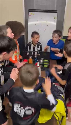 ⬛️⬜️ Résultats Foot Animation 🌧️Samedi compliqué avec la météo mais malgré tout deux victoires à domicile ce matin : ✅ U13 Garçons : Victoire 4-3 contre Noyal/Le Guerno. 3ème victoire d’affilée pour les ⚫️⚪️. 〰️ U13 Filles : Match reporté 🌧️ ✅ U11 : Victoire 3-2 contre Noyal/Le Guerno De quoi pousser la chansonnette 🎶📹 ➖U9 : pas de plateau (annulé à Noyal) ➖ U7 : pas de plateau (annulé à Caden) 🖤🤍 #LPM | Patriote Malansac - Section Foot