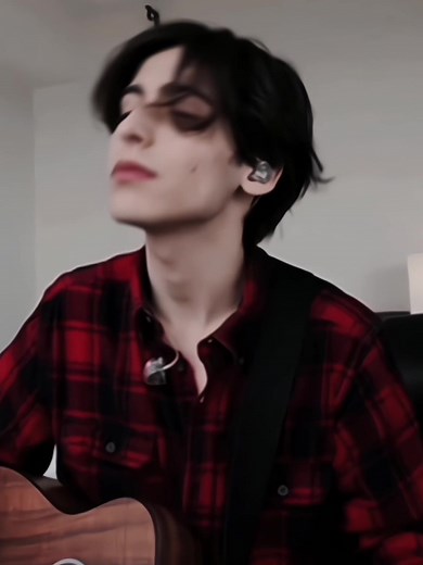 Aidan Gallagher's Perfect Haircut Revealed