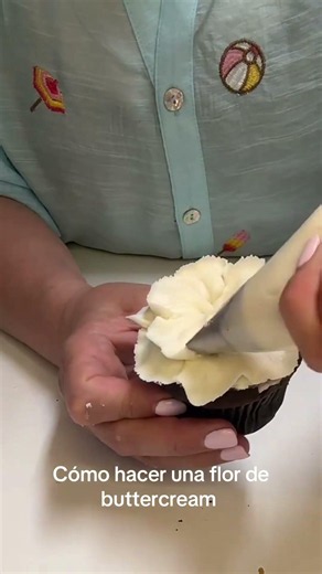 Como hacer un Cupcake decorado de una Rosa