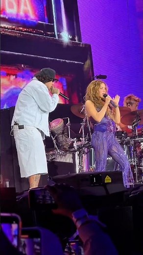 The historic COLLAB: Shakira x Beéle 🤯🇨🇴 (Tearing up the stage)