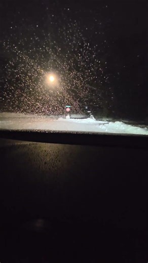 #chicago #uber #lyft stories #taxi #part Выпал снег, кто то вылетел с дороги.