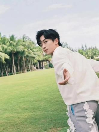 我保证 黄子弘凡是天使#黄子弘凡#院人#蟹黄堡#名侦探学院@黄子弘凡