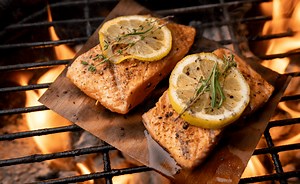 10 receitas de peixe na churrasqueira para servir um prato delicioso