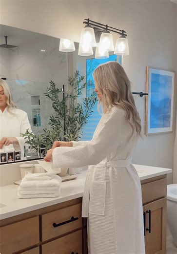 spa vibes at home, yes pls 🧖🏼‍♀️🫧 new year means fresh towels new cozy robe! @onequince towels are my new favorite of all time! Time to treat yourself 🤭 code INFG-26JENNARALENE10 will get you 10% off your first purchase! #quincepartner #spa #luxury #towels #robe