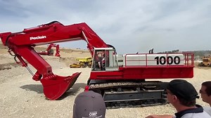 173K views · 1.6K reactions | Les quelques petits soucis hydrauliques de cette Poclain 1000 ne l'auront pas empêché de faire le show aujourd'hui, au côté de ses cadettes lors de Engins passion  Jean Decombard | FARM Connexion | Facebook