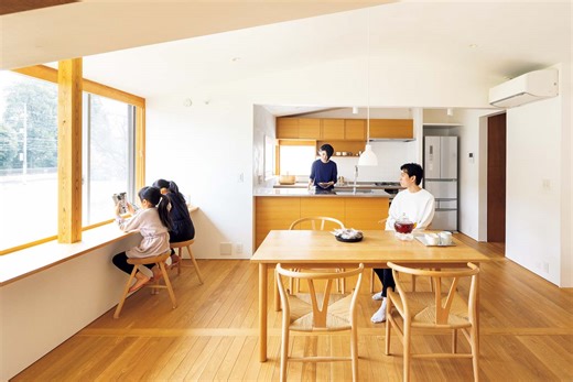 リビングはあえてなし！緑を楽しむカウンター＆こもれる図書室がある家 | ESSEonline（エッセ オンライン）