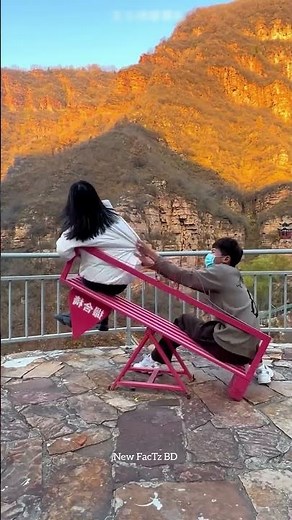 The Chinese “Love Bench” That Brings Strangers Closer 💕