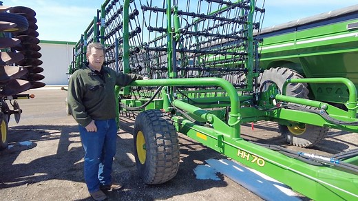 Brian Perkuhn provides an overview of John Deere’s heavy harrow tillage tools. Available in sizes ranging from 50 to 82 feet, and working at speeds up to 12 mph, the heavy harrow breaks up and evenly spreads residue. Flexible sections maintain even ground contact, and drop-out tine replacements provide easy maintenance. | Leading Edge Equipment
