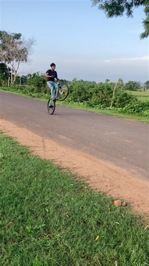 Amazing bicycle wheelie stunt and cycling skills! 🚴🔥 up