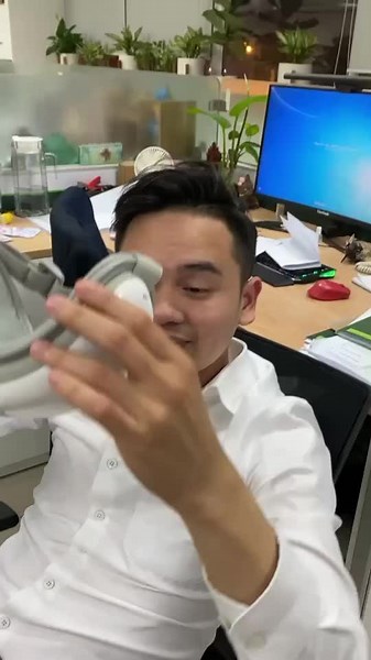 Exploring Virtual Reality in the Modern Office