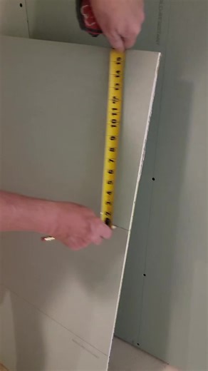 spackleman putting lines on drywall #drywall #construction #taping #tips #viral