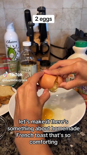 Easy french toast with pumpkin because FALL is here ✨ This recipe took less than 10 minutes 🙌🏼 try it out. #frenchtoastrecipes #howtomakeFrenchtoast #Frenchtoastbatter #homemadefrenchtoast #frenchtoastbreakfast