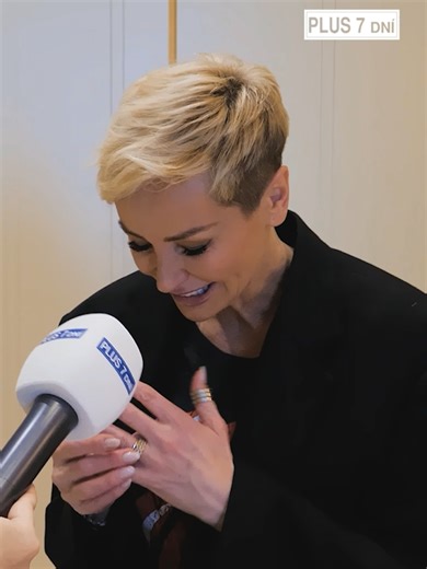 Adriana Sklenaříková prezradila, že zásnuby boli romantické. „Pokľakol na koleno,“ priznala pre PLUS 7 DNÍ s úsmevom modelka. Viac na webe plus7dni.sk #sklenarikova #plus7dni #nmh #zasnuby