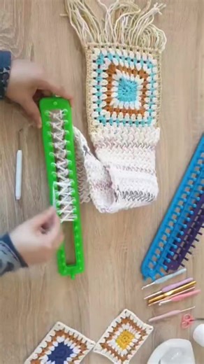 A rectangular loom keffiyeh with a crocheted granny square incorporating. The idea was great. #fblifestyle knitting loom for beginners step by step #knitting #crochet #scarf #knitting_loom_eljammari | Ouabd Zaina | Facebook