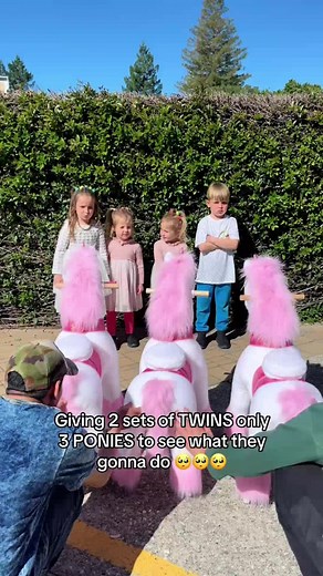 Aww Liza loves her twin brother so much! The kiss at the end is everything 🥹 #reels | AnnaTwinsies Family