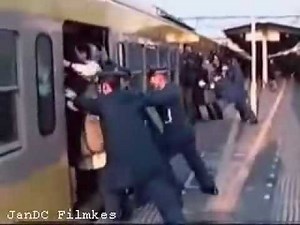 Unbelievable Japan: Passengers forcibly squeezed into train.