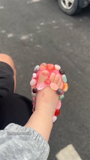 Crochê da Manuela🧶 | Sapatinhos criativos de crochê 😄😅 Tenho um curso completo que ensino a fazer todas minhas artes: crochê e amigurumi. O curso conta com... | Instagram