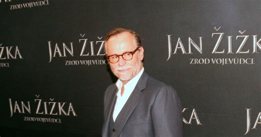 Dvě slavné herečky opustil a tajně si vzal zubařku. Karel Roden dnes žije na zámku a pěstuje zeleninu