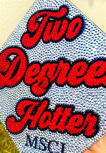 Just a super cute SpongeBob moment 😂♥️ #bigguy #gradcapdesign #gradcaps #bling #crafty