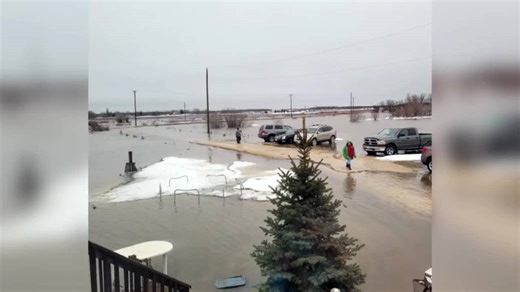 ‘It’s taking a toll’: Manitoba evacuees concerned about flood impact on children
