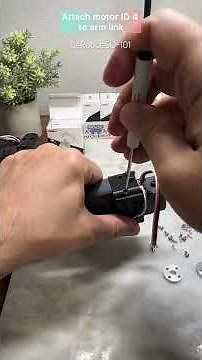 LeRobot SO-101, attach motor ID 4 to arm link. #lerobot #so101 #huggingface #robotics #robots #ai