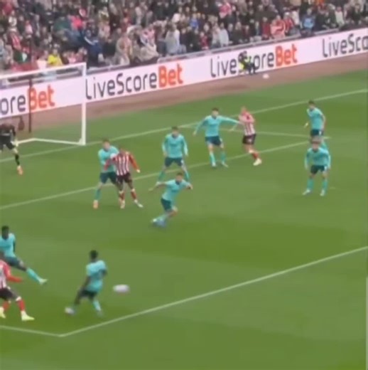 He used to play with Lionel Messi 🎶 #foryoupage #sunderland #fyp #mukiele🇨🇵 #goviral