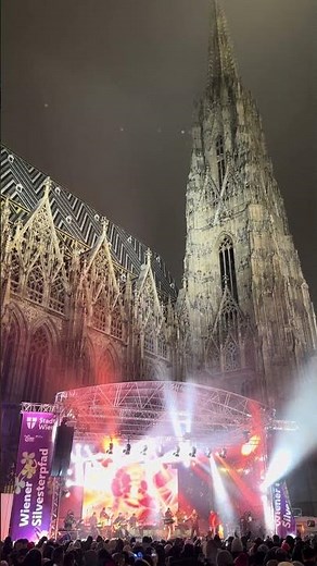 Vienna New Year’s Eve 2025 🎆 | Massive Crowd & Festival Highlights at Stephansplatz in 4K