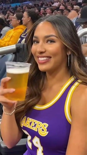 Who was this beautiful woman at the Lakers game last night?