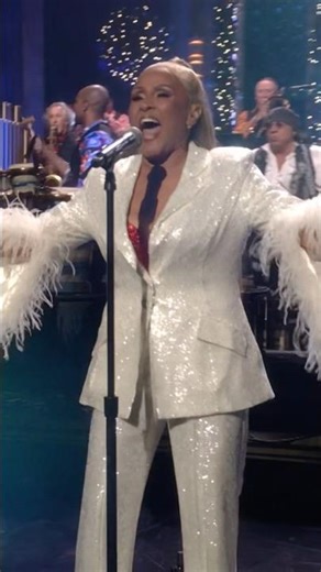 #DarleneLove ft. #PaulShaffer, #LittleSteven & The Disciples of Soul perform "Christmas”!