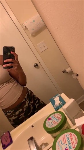Jada farting in the Bathroom