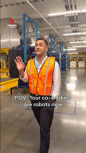 In Amazon's Nashville headquarters, robots and humans are working alongside one another.