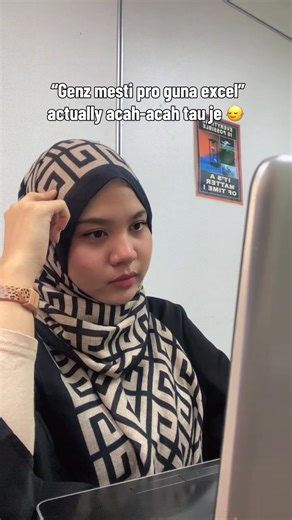 dulu dulu lecturer dekat depan mengajar, kau dekat belakang main lukis2 #excel #genz #officehumor #abczyx #2026goals