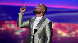 'Love you, Mama:' Dak Prescott honors his 'why' in Walter Payton Man of the Year speech