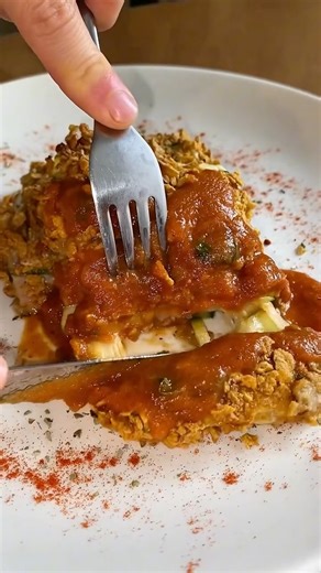 Angélica Salinas on Instagram: "CALABACÍN APANADO 🥒🔥 Para que dejes de comer verduras de la misma forma te comparto esta receta rápida que te juro va a cambiar totalmente la forma en que prepares calabacín ( igual puedes usar diferentes verduras como berenjena o zanahoria ) a mi esto me salvo las cenas , estoy segura que las tuyas también porque quedo buenísimo 🤌🏻 #recetarápida #zucchine #verduras #pasto"