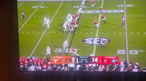Football friends quiz. You never see this in the NFL. But so many college QBs do it, yet it gives the defense a clear advantage. Watch this play and tell me what it is. | Christopher P. O'Neil
