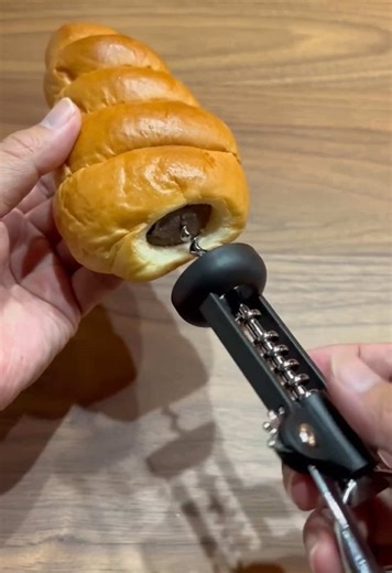 コルク抜きでコロネのチョコだけを取り出す方法をやってみた