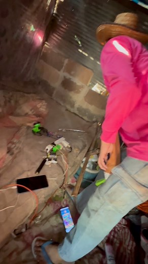 1.7M views · 10K reactions | เป็นตะพาเธอมานอนกอดเน๊าะ  | Trong Trong | Facebook