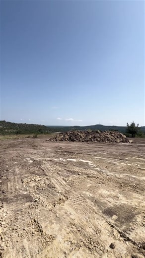 Build with confidence. Build with a checklist. 👉 https://www.thefirstmillion.biz/home-building-checklist---59?el=IG Would you buy a $200K lot without checking this first? 👇 Most first-time home builders don't realize that the county your land is in can add MONTHS and tens of thousands to your build. Same state. Completely different permit process. So, before you fall in love with the view, can you actually build on it? Drop your biggest land buying question below ⬇️ And don't fall in love with