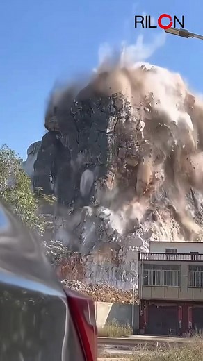 Gas explosions can reduce safety accidents and losses; their power can be freely controlled. #mining #Rilon #quarry #co2rockblasting