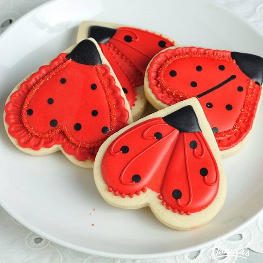 65K views · 1.1K reactions | Love Bug Cookies for your Valentine. Follow my step by step tutorial to learn how to make them https://www.youtube.com/watch?v=VhNZ-m6IzRQ #hanielas #cookies #decoratedcookies #ladybug #lovebugvalentine #valentinesday #foodart #royalicing #redroyalicing | Haniela's | Facebook