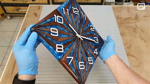 Magical walnut wood and epoxy resin clock DIY project
