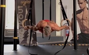 【拉罗萨ins】胸肌撕裂六个月后，逐渐回来了