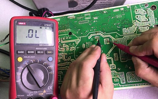 美的空调E1故障。修好了又报P4