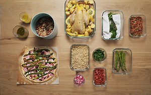 Cuisinez le week-end, savourez la semaine ! Voici votre nouvelle devise en cuisine. 👨‍🍳 Le batch cooking a tout bon ! En seulement 2h, préparez tous vos repas de la semaine. Si si c’est possible ! 😯 Prêt à cuisiner avec nous ? Cette semaine, place à nos 6 recettes de printemps (le tout concocté par une nutritionniste). Téléchargez notre liste de courses, notre pas à pas et laissez vous guider par notre vidéo. C’est parti ! Et n’hésitez pas à partager des photos de vos réalisations en commenta