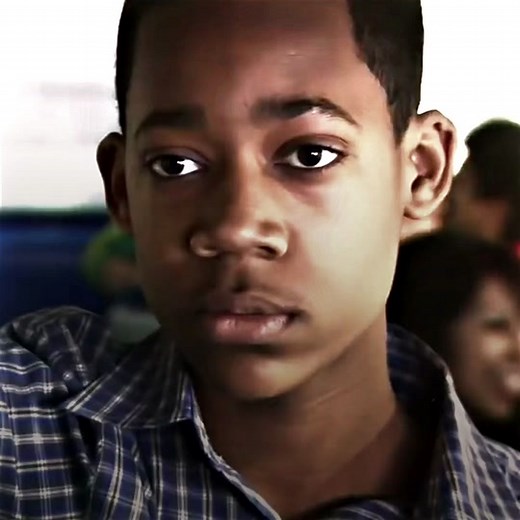 had to edit the boombox bus scene #everybodyhateschris #boombox #everybodyhateschrisedit #everybodyhateschrisboombox #fyp #edit #meme #viral #velocityedit