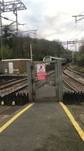 Class 221 passing Kidsgrove #train #crosscountrytrains #trainspotting #railway