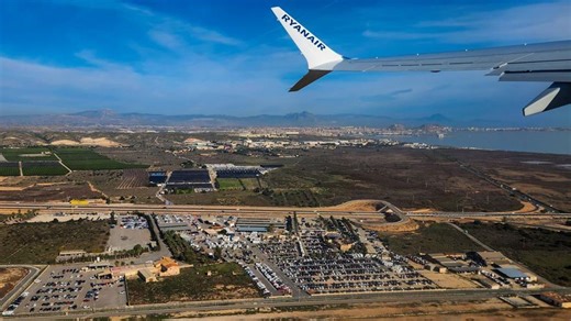 El aeropuerto Alicante-Elche alarga el verano y cierra octubre con cerca de 2 millones de pasajeros
