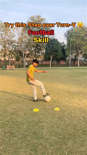 𝐃𝐞𝐞𝐩𝐚𝐤 𝐕𝐞𝐫𝐦𝐚 on Instagram: "Try this Step over Turn-V football skill😵⚽️✅…#viral #trending #instagram #football #footballgames #footballer #instagood #trendingreels #instadaily #ronaldo #grow"